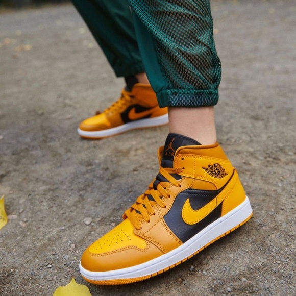 Jordan Shoes - ✔️EUC✔️ NIKE Air Jordan 1 Mid Chutney Taxi